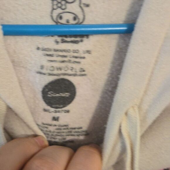 Set of Juniors or womens size medium hello kitty and Sanrio sweatshirt - Picture 7 of 7